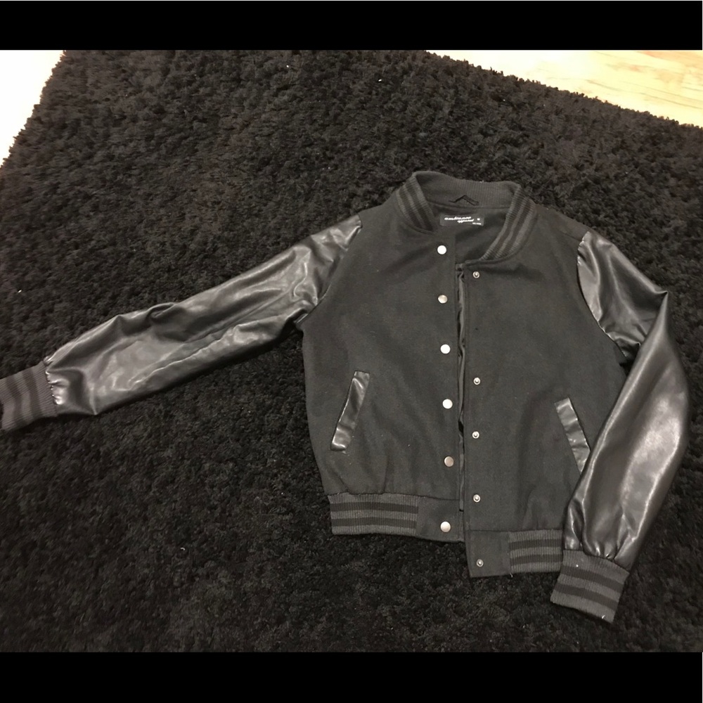 ALL BLACK VARSITY JACKET
